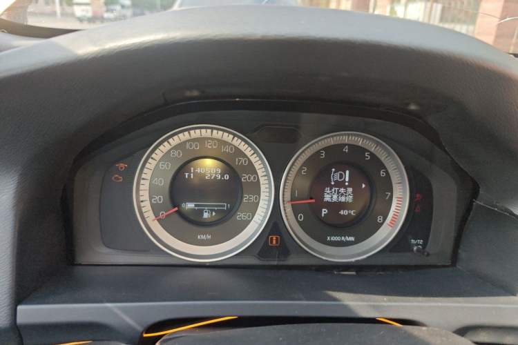 Used Volvo S60 2014 T5 Zhiya Edition Odometer Close Up