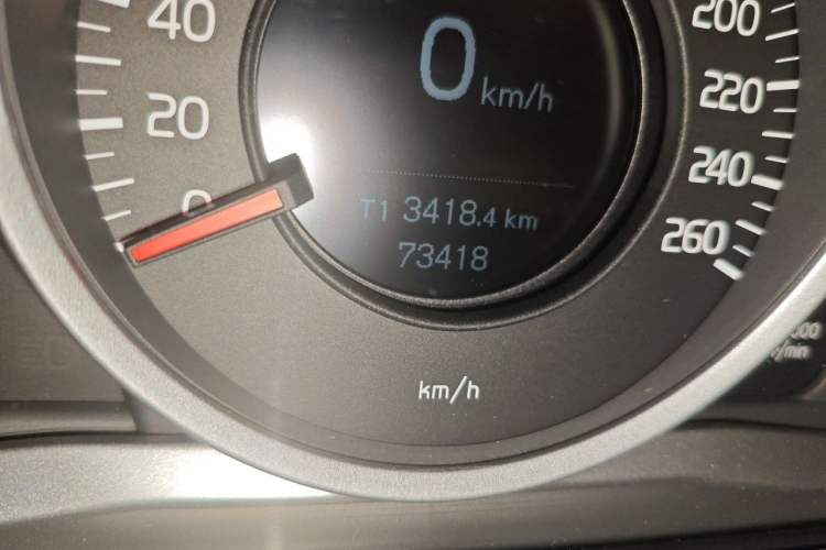 Used Volvo S60 2014 S60L 2.0T Zhiyuan Edition Odometer Close Up