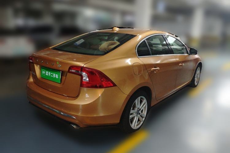 Used Volvo S60 2014 S60L 2.0T Zhiyuan Edition Rear Right 45 Deg