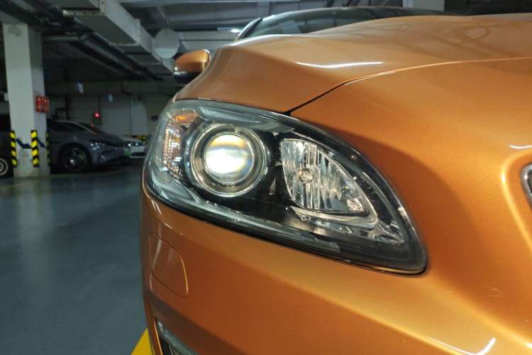 Used Volvo S60 2014 S60L 2.0T Zhiyuan Edition Right Front Headlight