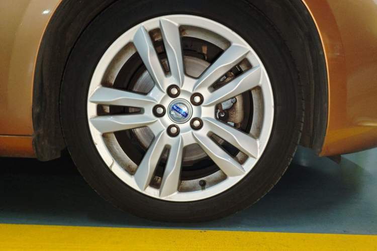 Used Volvo S60 2014 S60L 2.0T Zhiyuan Edition Right Front Wheel Hub