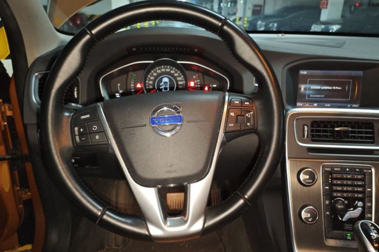 Used Volvo S60 2014 S60L 2.0T Zhiyuan Edition Steering Wheel