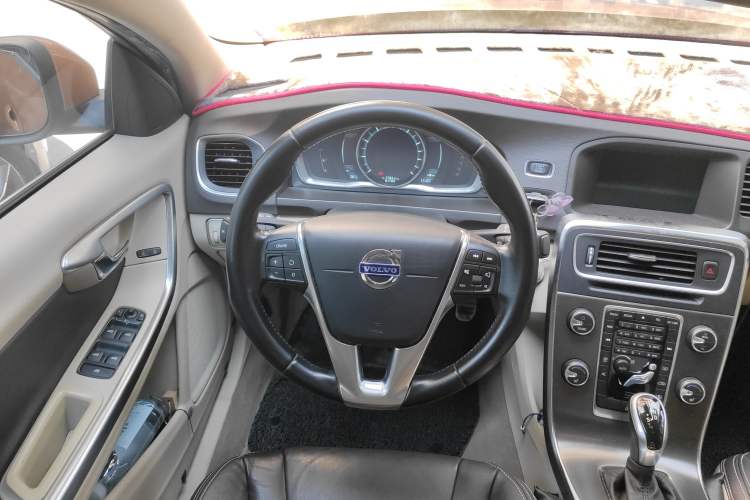 Used Volvo S60 2014 S60L T5 Intelligent Drive Edition Steering Wheel