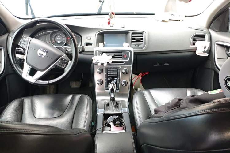 Used Volvo S60 2014 T5 Zhiyi Edition Center Console