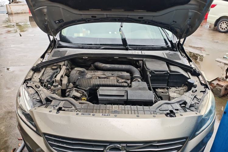 Used Volvo S60 2014 T5 Zhiyi Edition Engine Bay