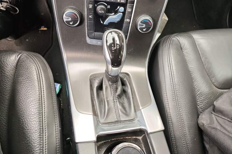 Used Volvo S60 2014 T5 Zhiyi Edition Gear Lever