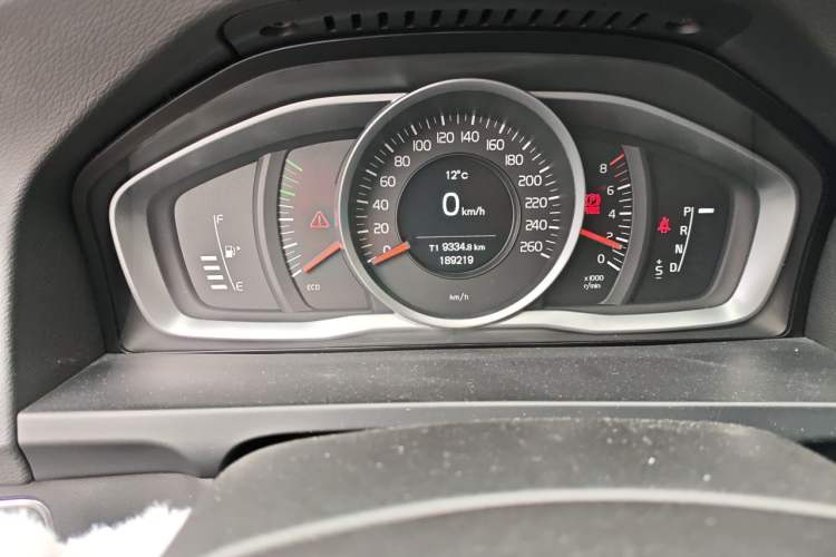 Used Volvo S60 2014 T5 Zhiyi Edition Odometer Close Up