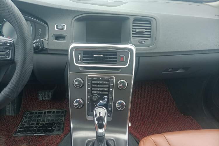 Used Volvo S60 2014 S60L T5 Smart Upgrade Edition Audio And AC Panel