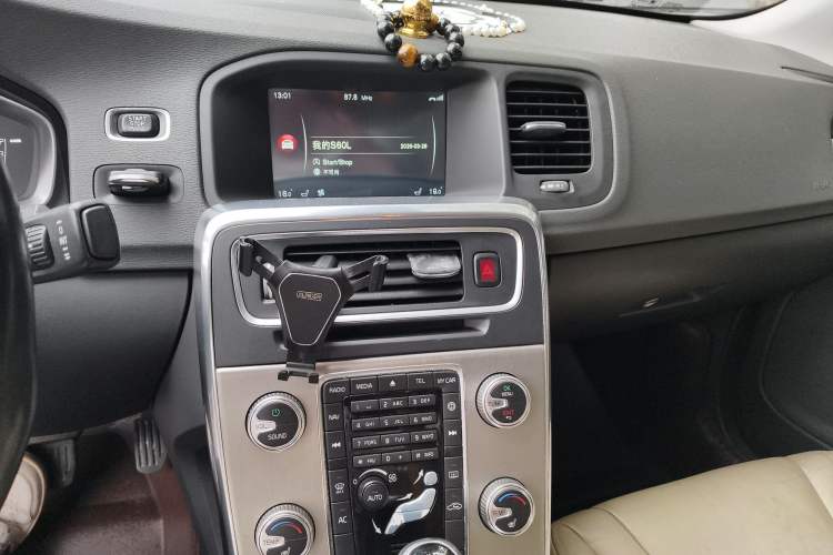 Used Volvo S60 2014 S60L 2.0T Zhiyuan Edition Audio And AC Panel