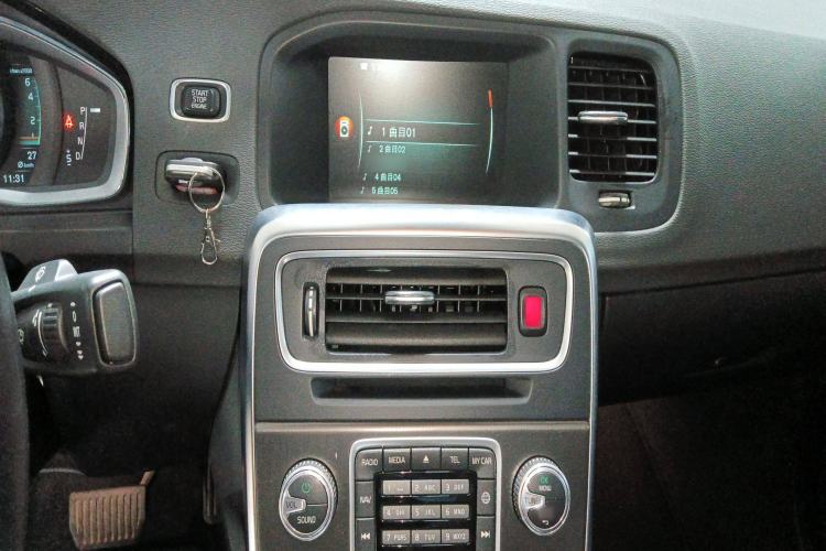 Used Volvo S60 2014 S60L T5 Intelligent Drive Edition Audio And AC Panel
