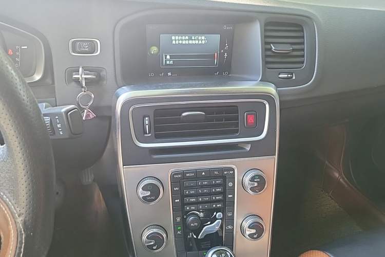 Used Volvo S60 2014 S60L 2.0T Zhiyuan Edition Audio And AC Panel