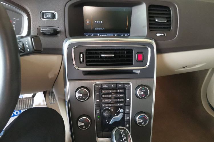 Used Volvo S60 2014 S60L T5 Intelligent Drive Edition Audio And AC Panel