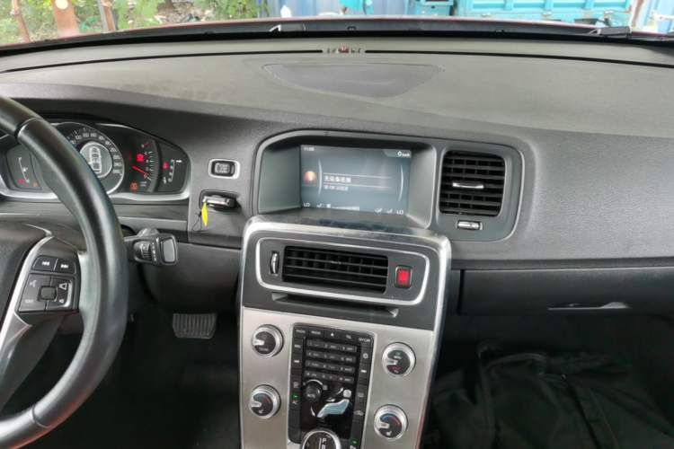 Used Volvo S60 2014 S60L 2.0T Zhiyuan Edition Audio And AC Panel