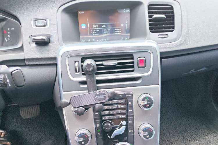 Used Volvo S60 2014 S60L 2.0T Zhiyuan Edition Audio And AC Panel