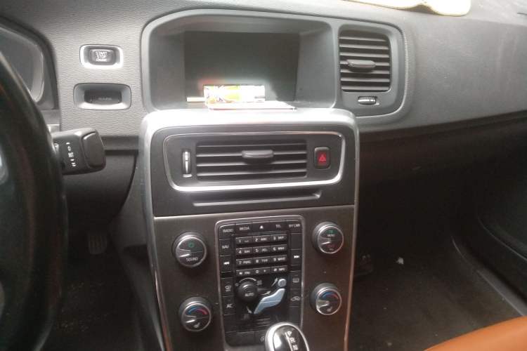 Used Volvo S60 2014 T5 Zhiya Edition Audio And AC Panel