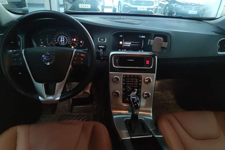 Used Volvo S60 2014 S60L 2.0T Zhiyuan Edition Audio And AC Panel