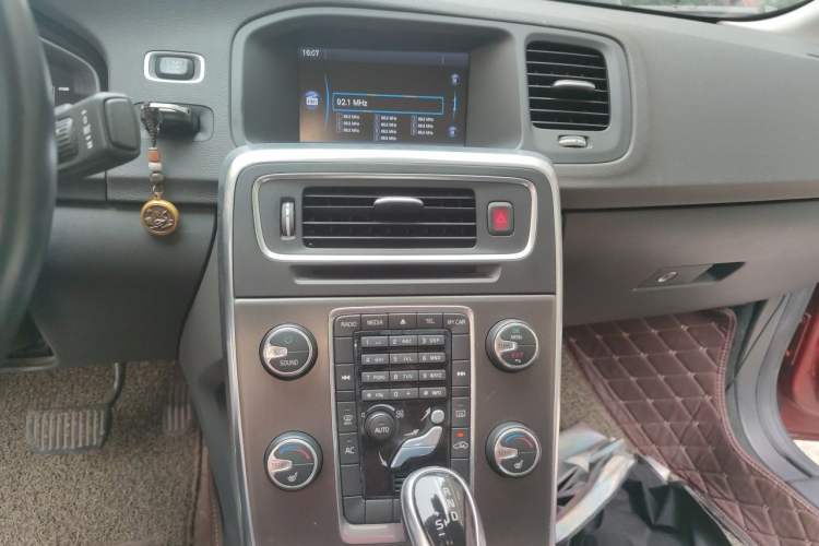 Used Volvo S60 2014 T5 Zhiyi Edition Audio And AC Panel