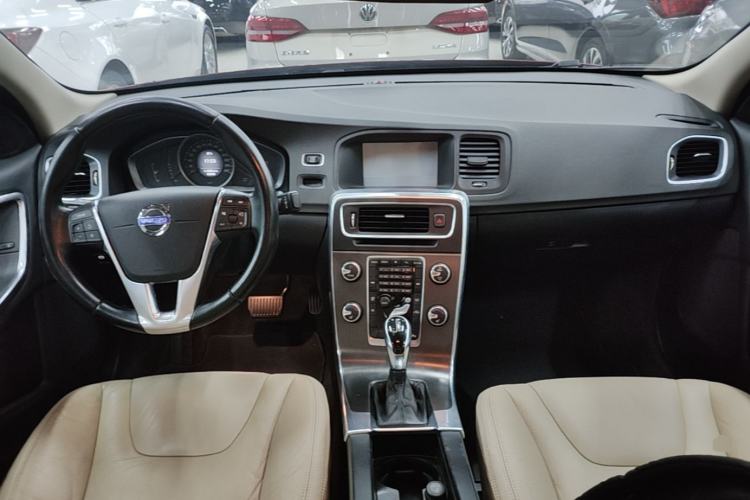 Used Volvo S60 2014 T5 Zhiyi Edition Center Console