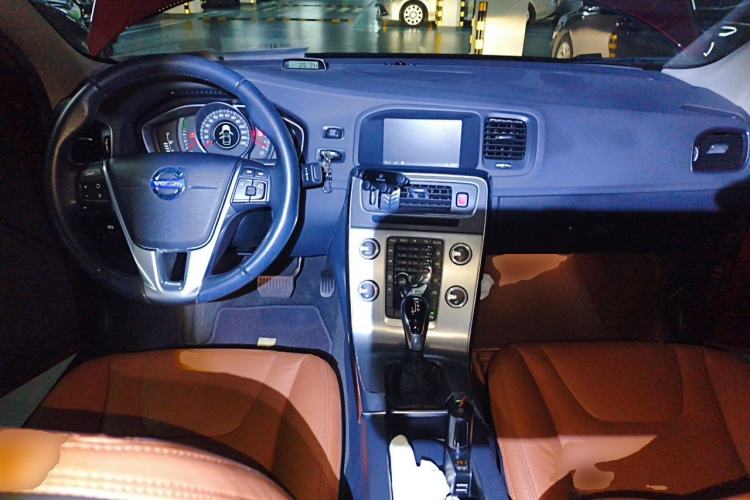 Used Volvo S60 2014 S60L 2.0T Zhiyuan Edition Center Console