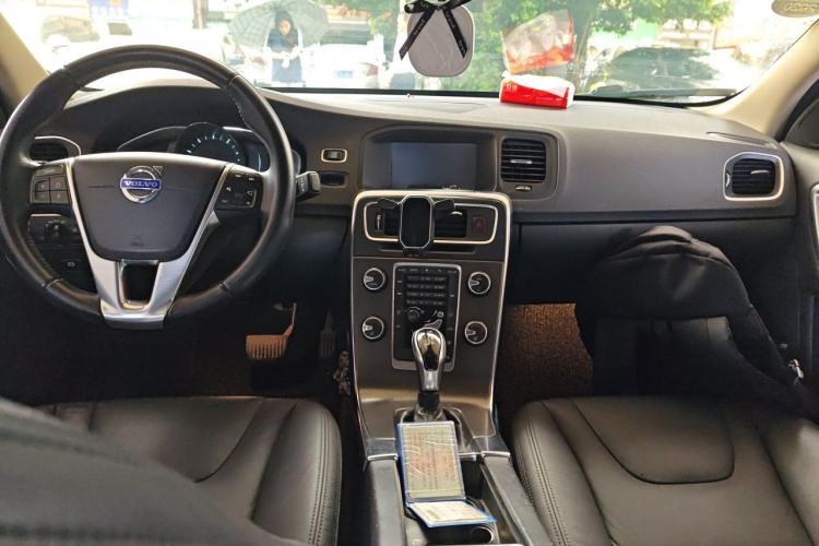 Used Volvo S60 2014 S60L T5 Intelligent Drive Edition Center Console