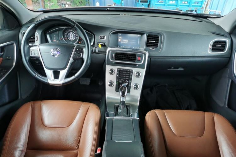 Used Volvo S60 2014 S60L 2.0T Zhiyuan Edition Center Console
