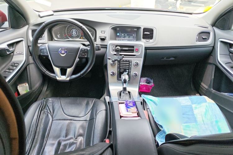 Used Volvo S60 2014 S60L 2.0T Zhiyuan Edition Center Console