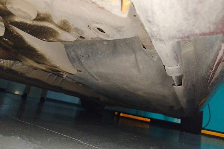 Used Volvo S60 2014 S60L 2.0T Zhiyuan Edition Chassis Front Left
