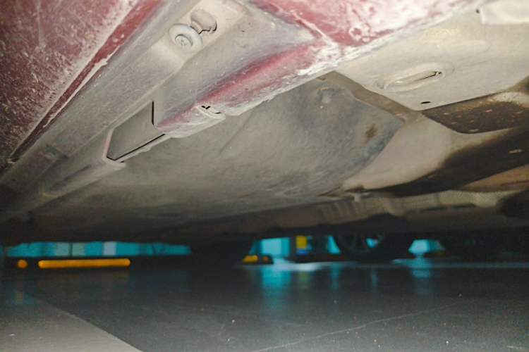 Used Volvo S60 2014 S60L 2.0T Zhiyuan Edition Chassis Front Right