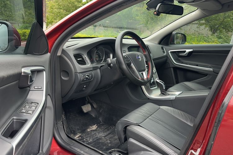 Used Volvo S60 2014 S60L 2.0T Zhiyuan Edition Driver Seat
