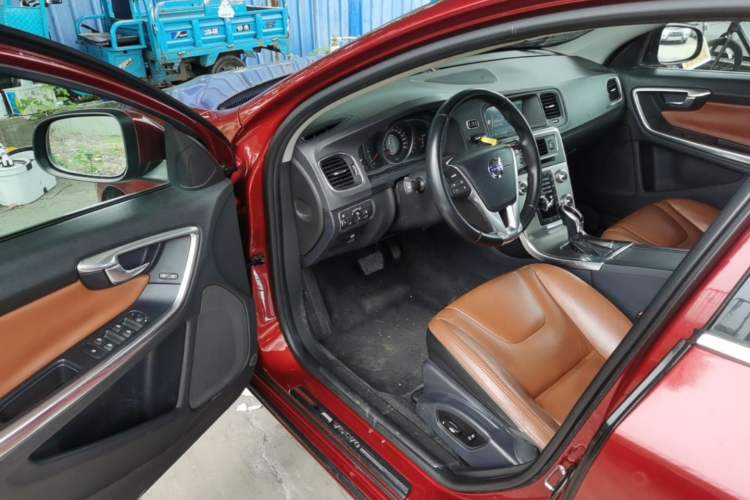 Used Volvo S60 2014 S60L 2.0T Zhiyuan Edition Driver Seat