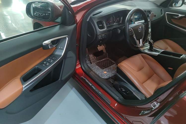 Used Volvo S60 2014 S60L 2.0T Zhiyuan Edition Driver Seat