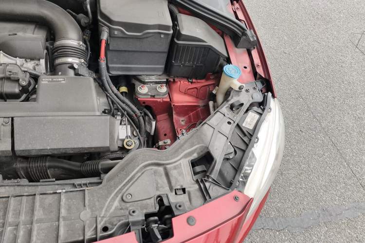 Used Volvo S60 2014 S60L 2.0T Zhiyuan Edition Engine Bay Left