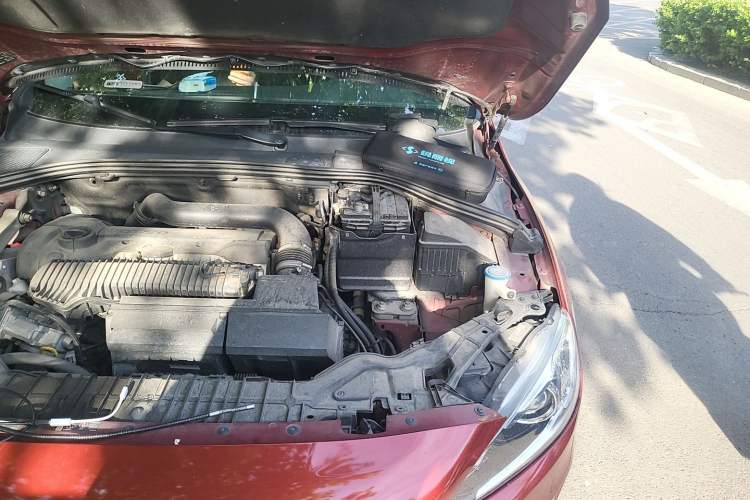 Used Volvo S60 2014 S60L 2.0T Zhiyuan Edition Engine Bay Left