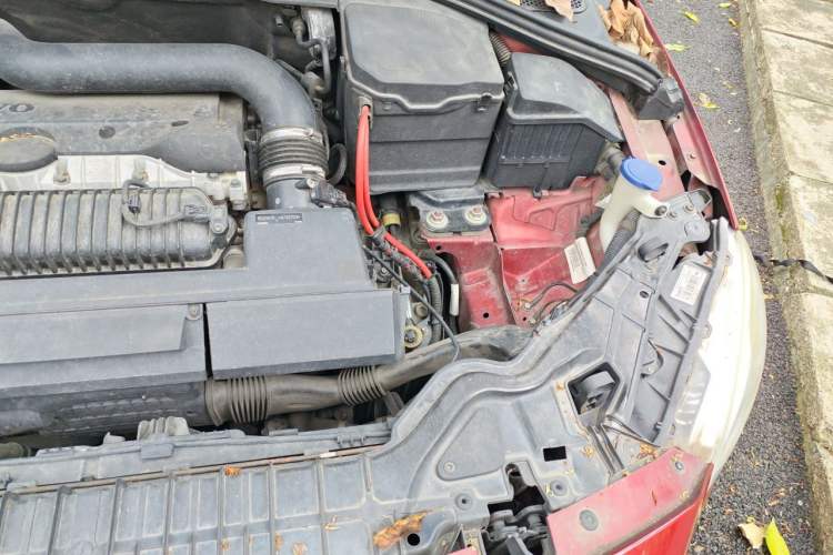Used Volvo S60 2014 S60L 2.0T Zhiyuan Edition Engine Bay Left
