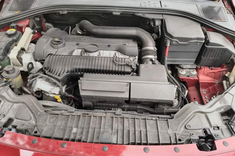 Used Volvo S60 2014 S60L 2.0T Zhiyuan Edition Engine Bay