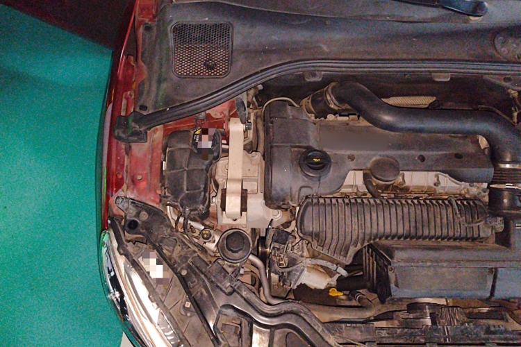 Used Volvo S60 2014 S60L 2.0T Zhiyuan Edition Engine Bay Right