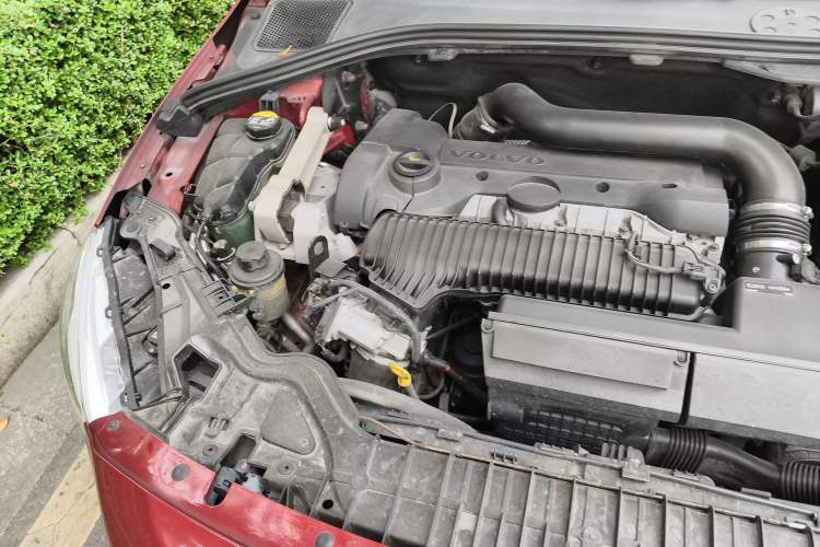 Used Volvo S60 2014 S60L 2.0T Zhiyuan Edition Engine Bay Right