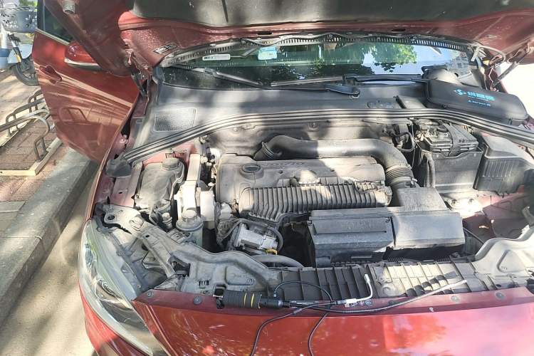 Used Volvo S60 2014 S60L 2.0T Zhiyuan Edition Engine Bay Right