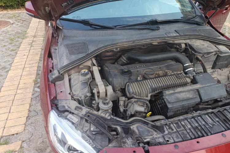 Used Volvo S60 2014 S60L T5 Intelligent Drive Edition Engine Bay Right