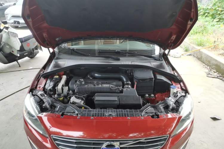 Used Volvo S60 2014 S60L 2.0T Zhiyuan Edition Engine Bay