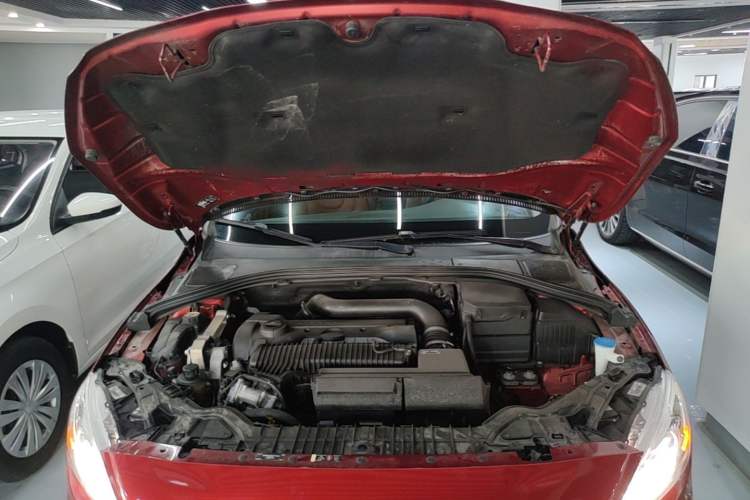 Used Volvo S60 2014 S60L 2.0T Zhiyuan Edition Engine Bay