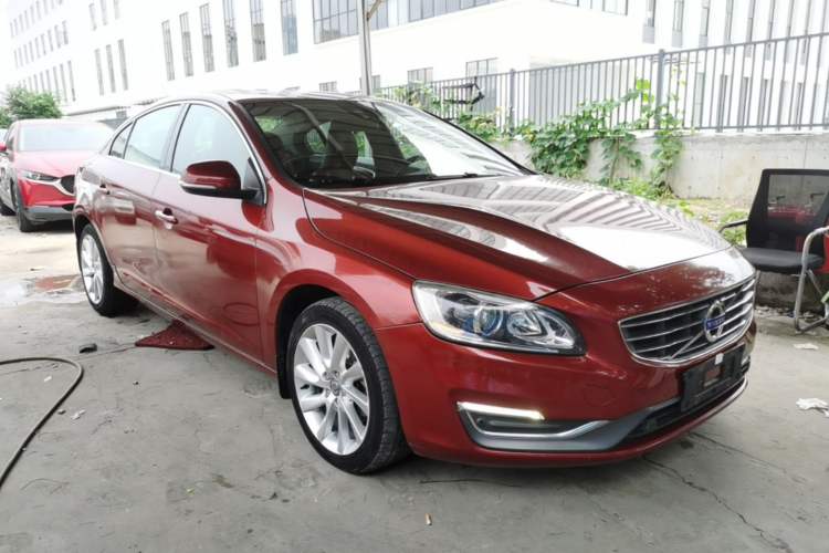 Used Volvo S60 2014 S60L 2.0T Zhiyuan Edition Front Right 45 Deg
