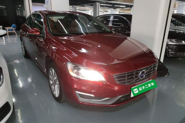 Used Volvo S60 2014 S60L 2.0T Zhiyuan Edition Front Right 45 Deg