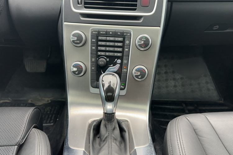 Used Volvo S60 2014 S60L 2.0T Zhiyuan Edition Gear Lever