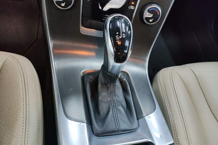 Used Volvo S60 2014 T5 Zhiyi Edition Gear Lever