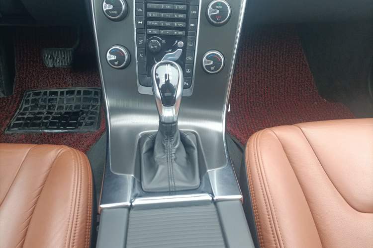 Used Volvo S60 2014 S60L T5 Smart Upgrade Edition Gear Lever