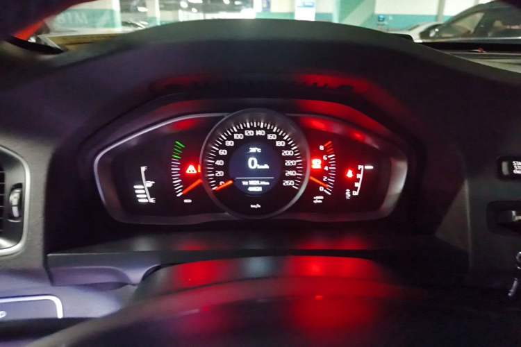 Used Volvo S60 2014 S60L 2.0T Zhiyuan Edition Instrument Cluster