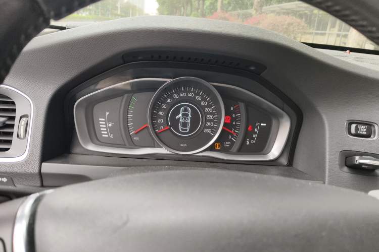 Used Volvo S60 2014 S60L 2.0T Zhiyuan Edition Instrument Cluster