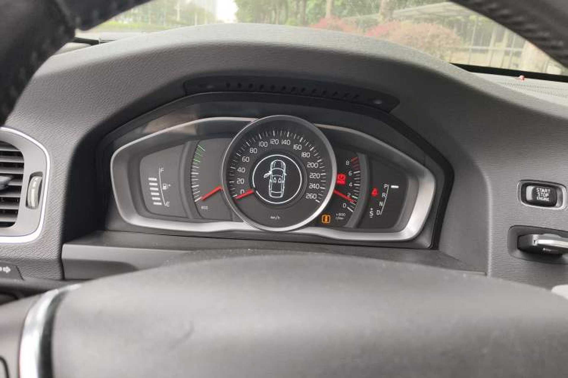 Used Volvo S60 2014 S60L 2.0T Zhiyuan Edition Instrument Cluster