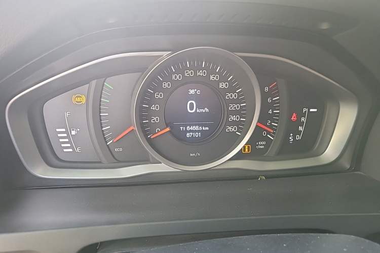 Used Volvo S60 2014 S60L 2.0T Zhiyuan Edition Instrument Cluster